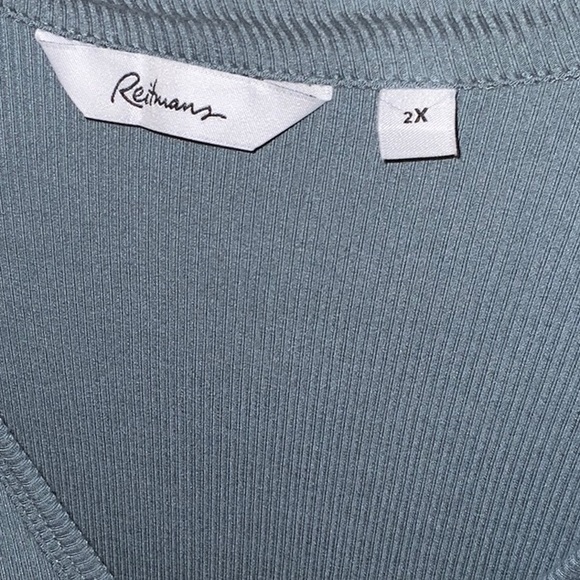 Reitman’s Top - Picture 2 of 6